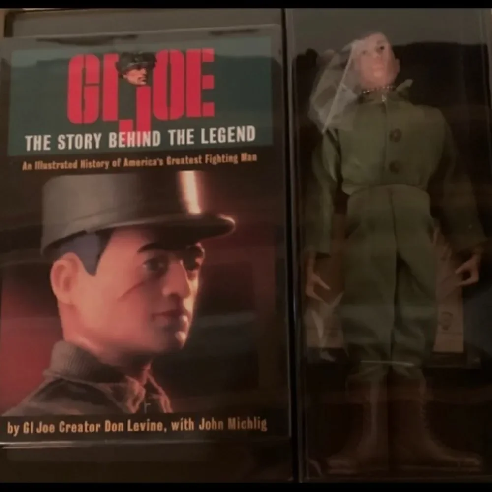 GIJoe Masterpiece Edition The Ultimate Collectible - Action Soldier with Book